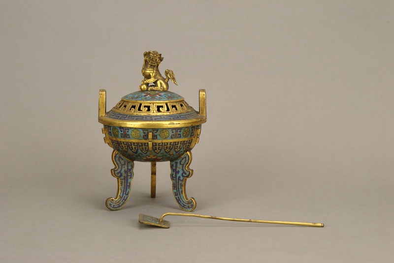 1524106561200421.jpg 铜胎掐丝珐琅蝉纹狮钮炉 清乾隆.jpg
