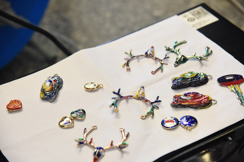 1526721211120769.jpg 珐琅4.jpg