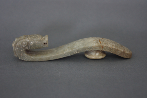 1612490403134834.jpg 明龙纹玉带钩(胶州市博物馆)_副本.jpg