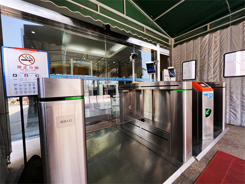 1651053287269065.jpg 门口验码测温.jpg