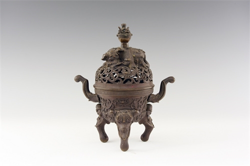6 清 嵌宝石象足铜熏炉.jpg