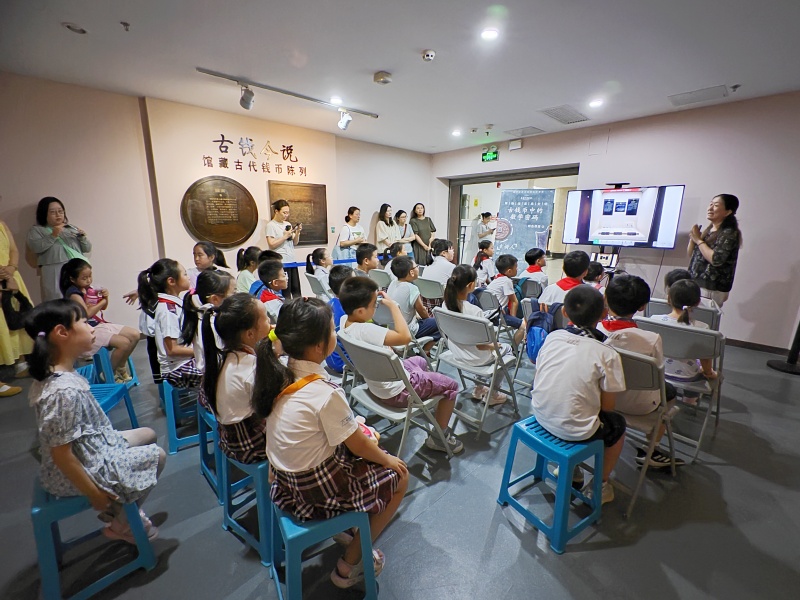 1755677814307719.jpg 讲课2.jpg