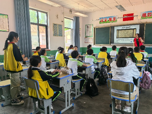 2025.6.20“书韵传情，五进随行” ——捐书助学共筑文明之桥_副本.jpg