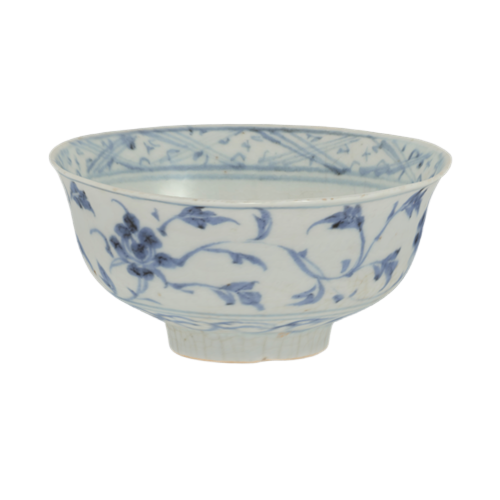 青花缠枝莲纹碗