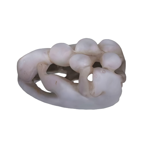 白玉雕松鼠葡萄坠